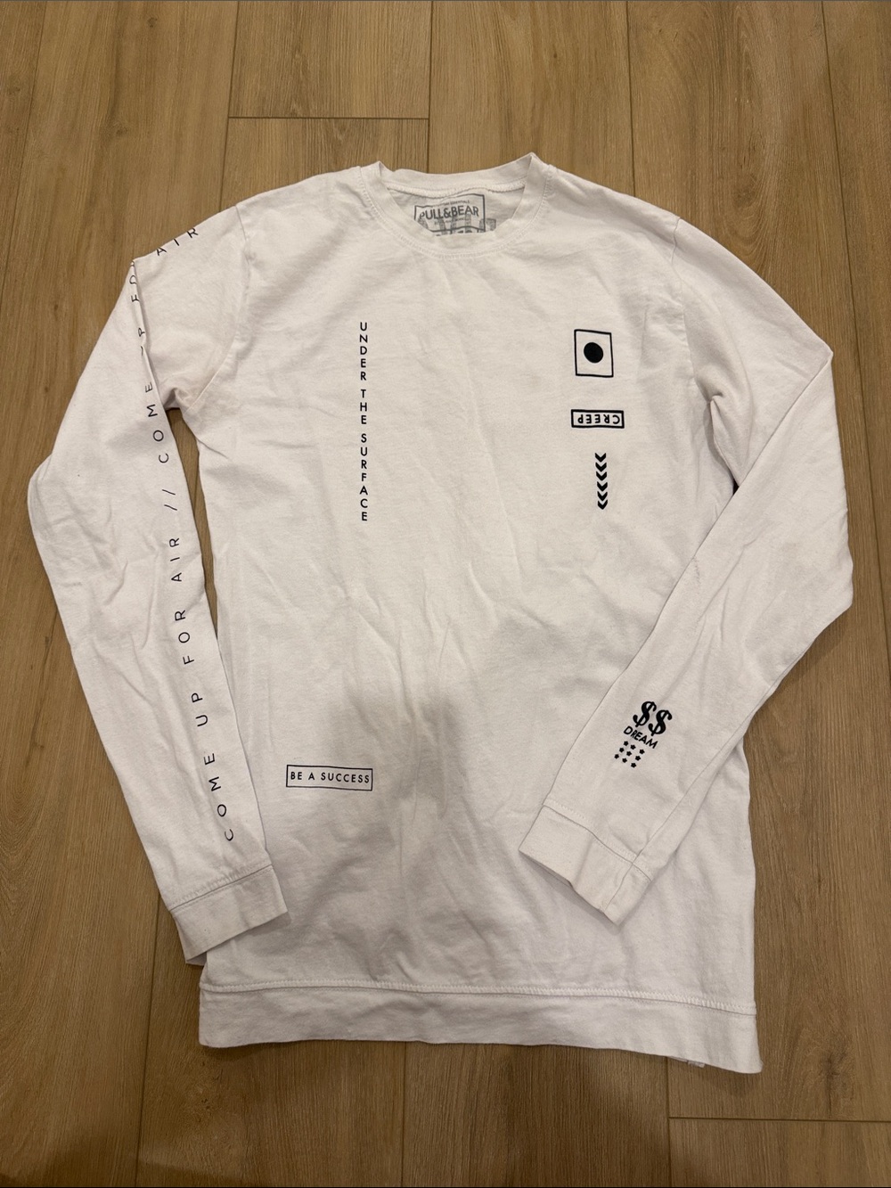 Pull&Bear White Long Sleeve Tee with Black Minimal Graphics